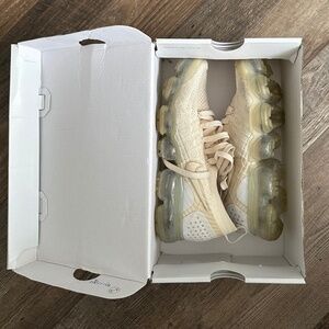 Nike Women's Air VaporMax Flyknit 2 - Light Cream (7W)